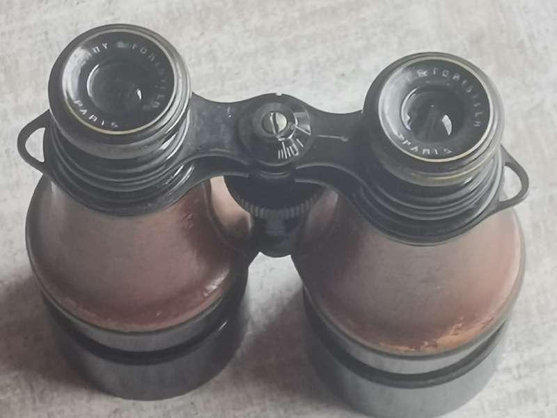 VINTAGE DEROY & FORESTIER PARIS WWI BINOCULARS IN GOOD WORKING CONDITION