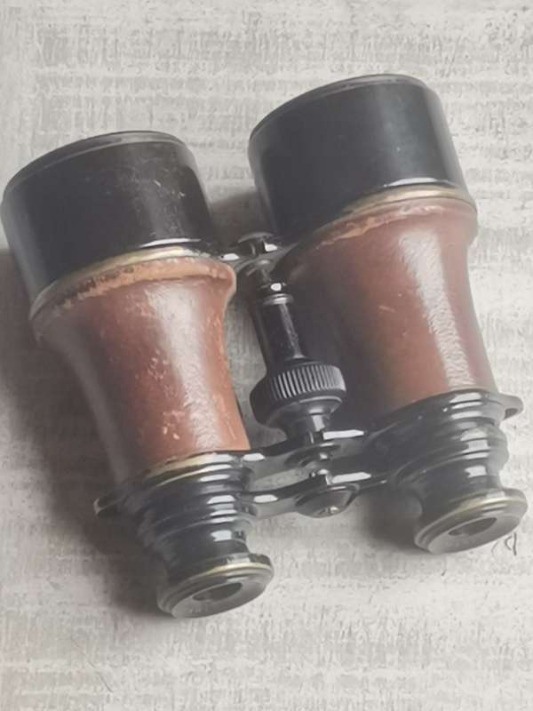 VINTAGE DEROY & FORESTIER PARIS WWI BINOCULARS IN GOOD WORKING CONDITION