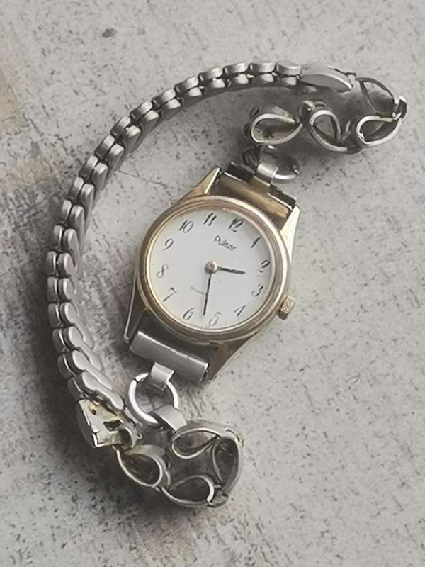ELEGANT VINTAGE LADIES PULSAR QUARTZ WATCH IN EXCELLENT WORKING CONDITION