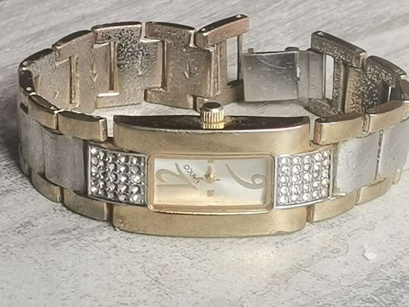 LADIES 2 TONE LANCO WATCH IN EXCELLENT WORKING CONDITION