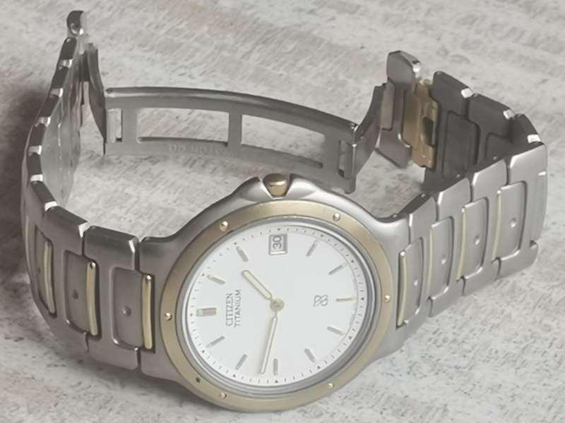 MENS CITIZEN TITANIUM WATCH - UNTESTED SELLING AS IS
