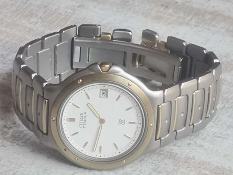 MENS CITIZEN TITANIUM WATCH - UNTESTED SELLING AS IS