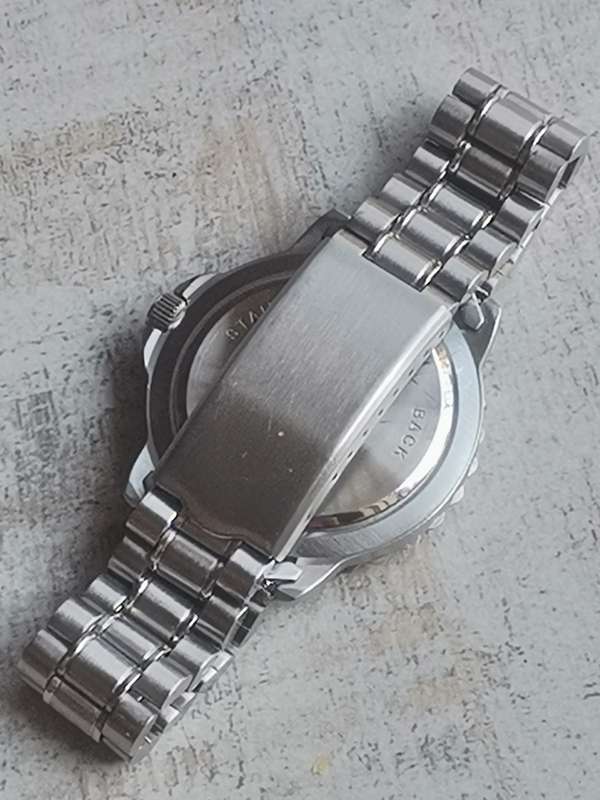 INGERSOL MENS WATCH WITH ROTATING BEZEL IN EXCELLENT WORKING CONDITION