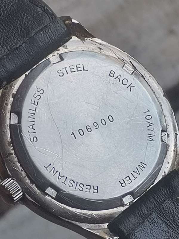 MENS TEMPO WATCHES BOTH IN EXCELLENT WORKING CONDITION - BIDDING FOR BOTH