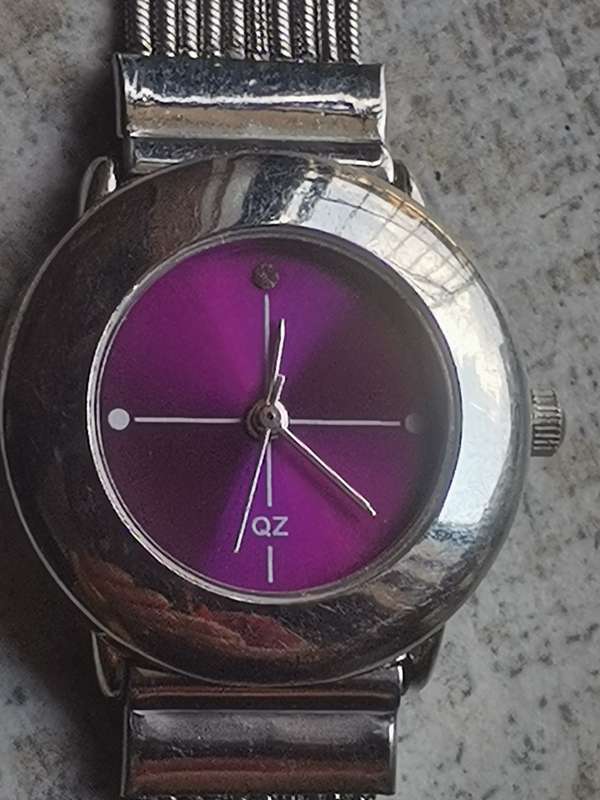 STYLISH LADIES QZ WATCH IN EXCELLENT WORKING CONDITION