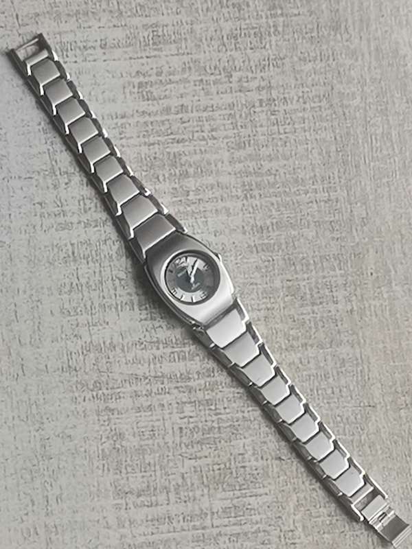 ELEGANT LADIES DIGITIME STAINLESS STEEL WATCH IN EXCELLENT WORKING CONDITION