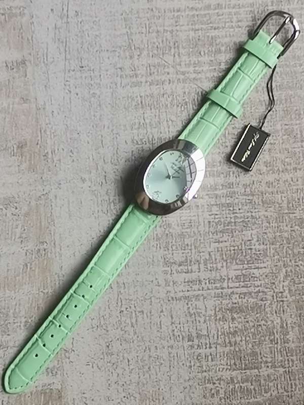 LADIES FIFTH AVENUE COLLECTION WATCH IN EXCELLENT WORKING CONDITION
