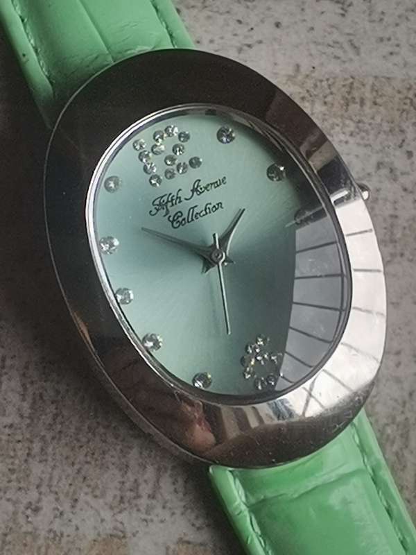 LADIES FIFTH AVENUE COLLECTION WATCH IN EXCELLENT WORKING CONDITION