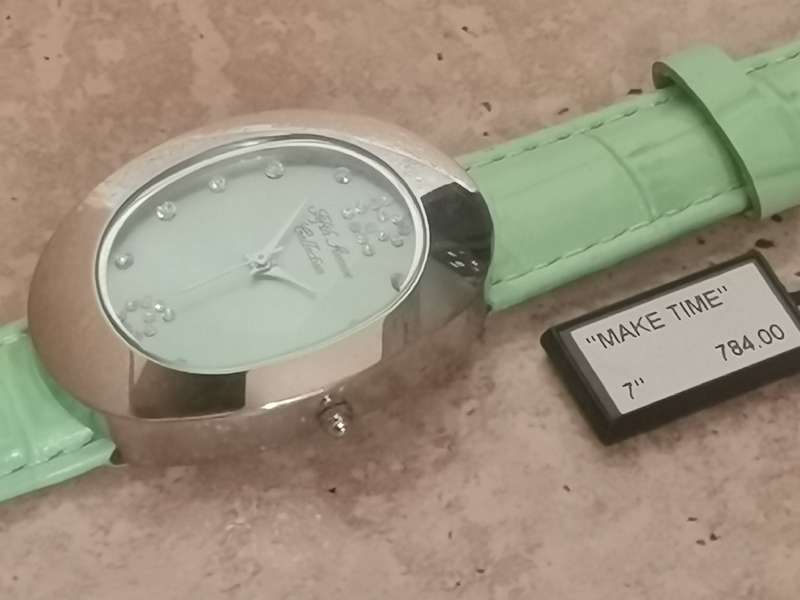 LADIES FIFTH AVENUE COLLECTION WATCH IN EXCELLENT WORKING CONDITION