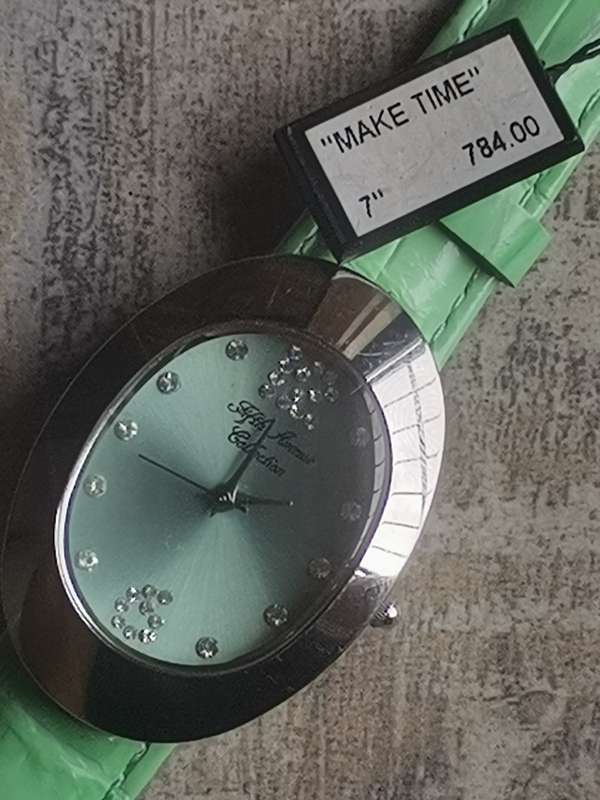 LADIES FIFTH AVENUE COLLECTION WATCH IN EXCELLENT WORKING CONDITION