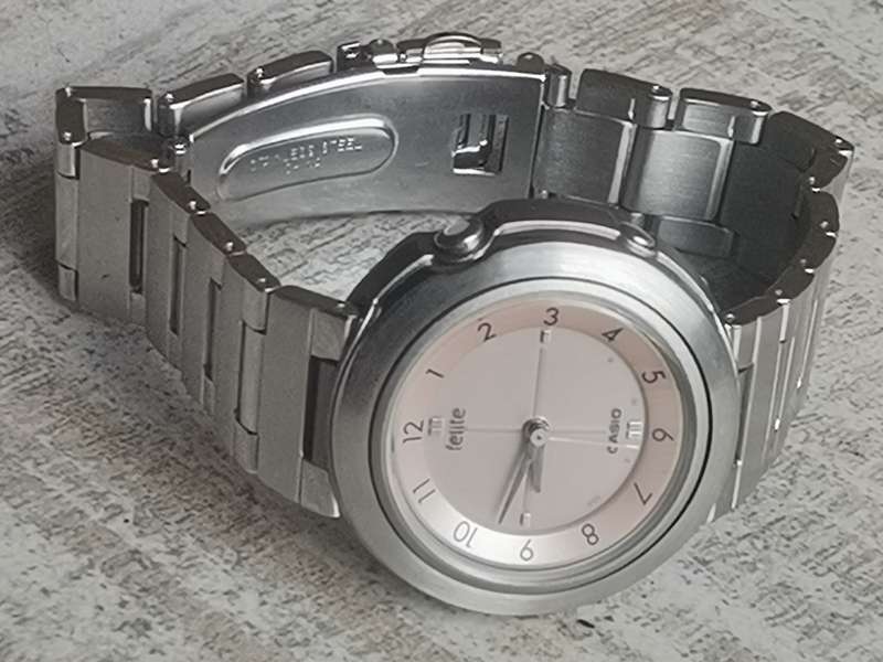 LADIES CASIO FELITE WATCH IN GOOD WORKING CONDITION