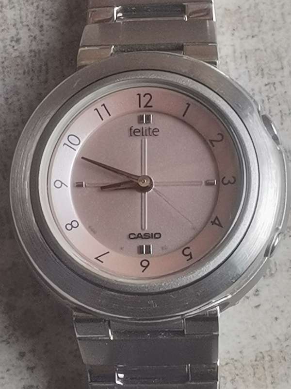 LADIES CASIO FELITE WATCH IN GOOD WORKING CONDITION