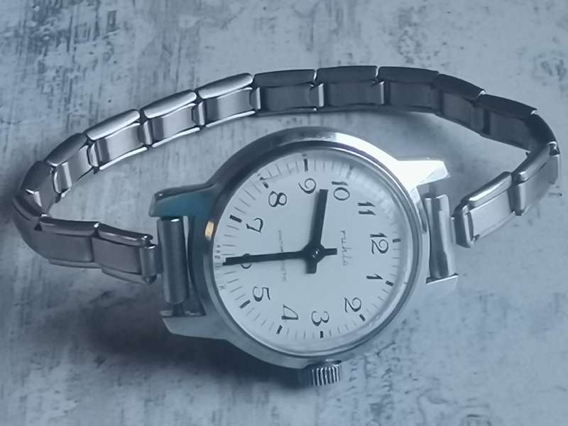 LADIES RUHLA GERMAN MADE WATCH IN WORKING CONDITION