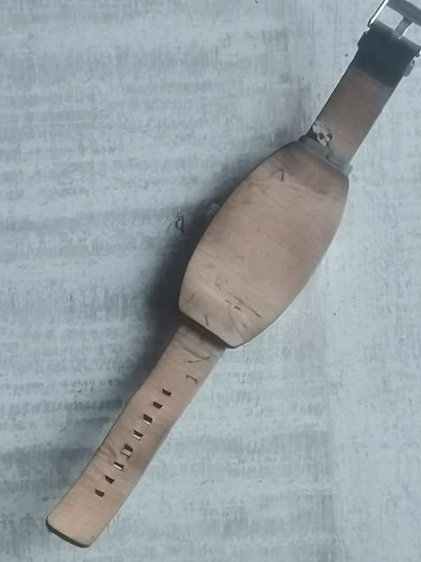MENS POLICE WATCH WITH ORIGINAL GENUINE LEATHER STRAP IN EXCELLENT WORKING CONDITION