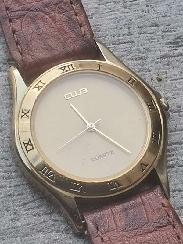 MENS VINTAGE CLUB GOLD WATCH IN EXCELLENT WORKING CONDITION