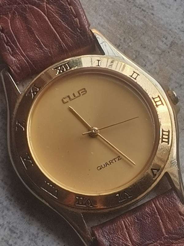 MENS VINTAGE CLUB GOLD WATCH IN EXCELLENT WORKING CONDITION