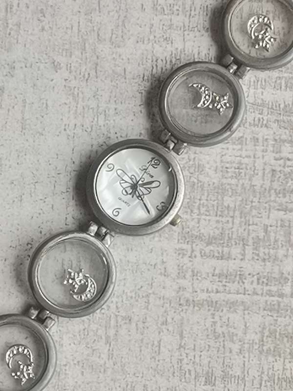 UNIQUE AND STUNNING LADIES DIVA MOTHER OF PEARL BRACELET WATCH IN EXCELLENT WORKING CONDITION