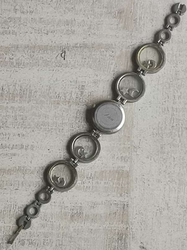 UNIQUE AND STUNNING LADIES DIVA MOTHER OF PEARL BRACELET WATCH IN EXCELLENT WORKING CONDITION