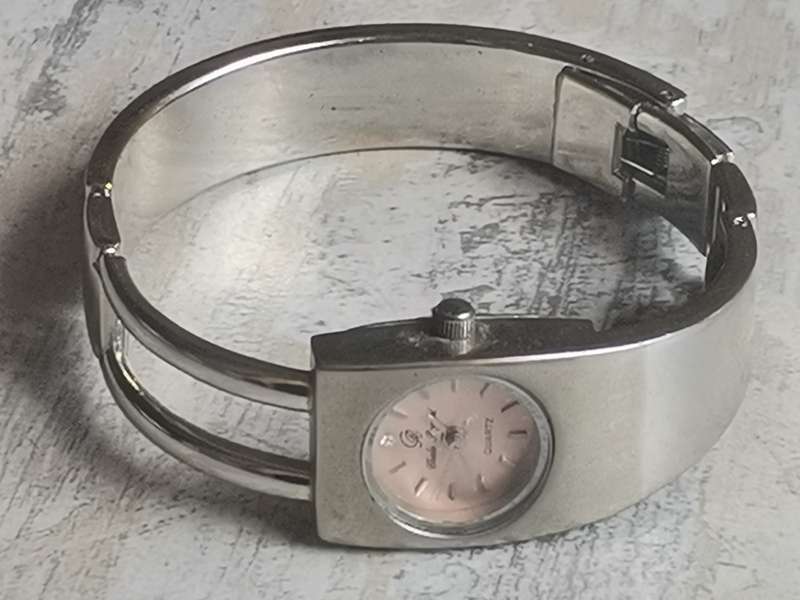 LADIES CHARLES RAYMOND WATCH IN EXCELLENT WORKING CONDITION