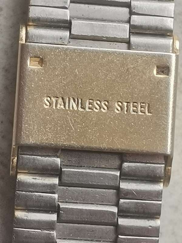 MENS GOLD QUARTZ WATCH IN EXCELLENT WORKING CONDITION