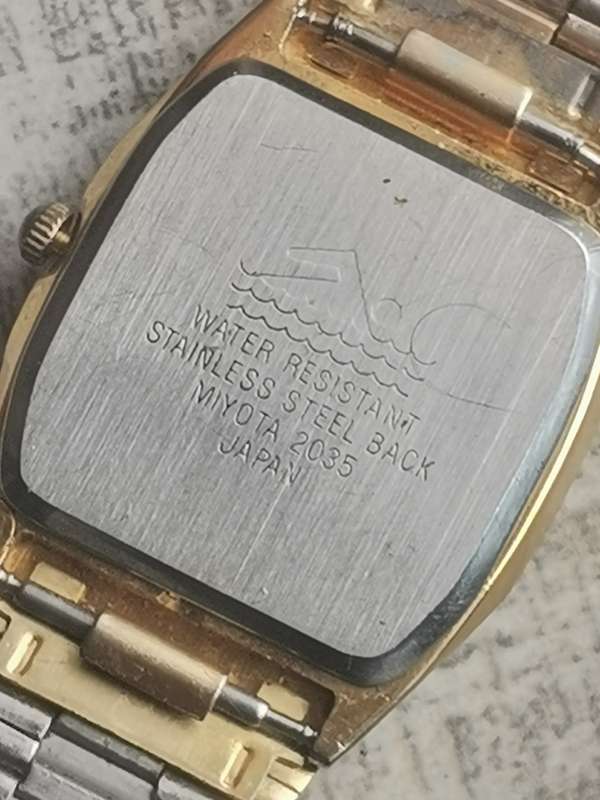 MENS GOLD QUARTZ WATCH IN EXCELLENT WORKING CONDITION