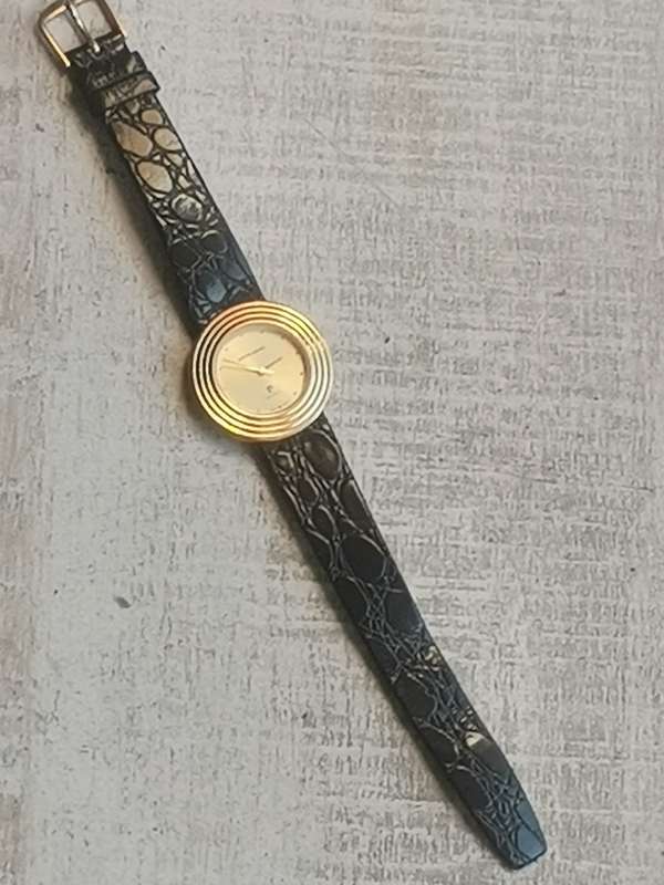 STUNNING LADIES GOLD PIERRE CARDIN WATCH IN EXCELLENT WORKING CONDITION
