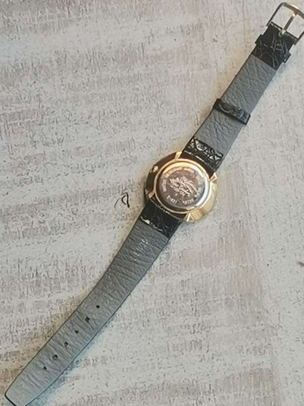 STUNNING LADIES GOLD PIERRE CARDIN WATCH IN EXCELLENT WORKING CONDITION