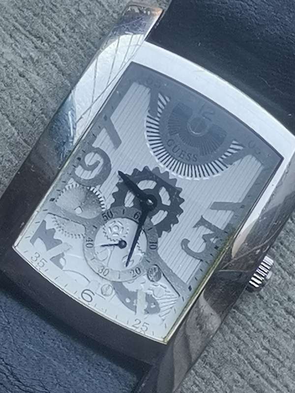 MENS GUESS WATCH WITH SUB-SECONDS IN EXCELLENT WORKING CONDITION