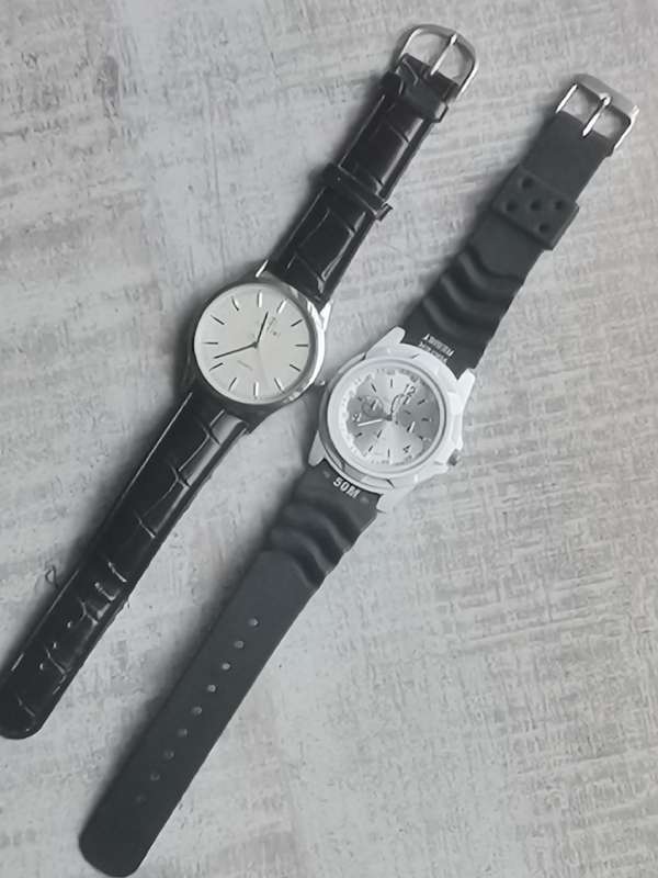 MENS INITIAL AND GEMIUS ARMY WATCH BOTH IN EXCELLENT WORKING CONDITION - BIDDING FOR BOTH