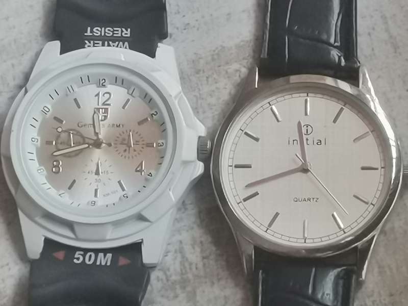 MENS INITIAL AND GEMIUS ARMY WATCH BOTH IN EXCELLENT WORKING CONDITION - BIDDING FOR BOTH