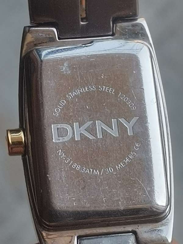 STUNNING LADIES DKNY 2 TONE WATCH IN EXCELLENT WORKING CONDITION