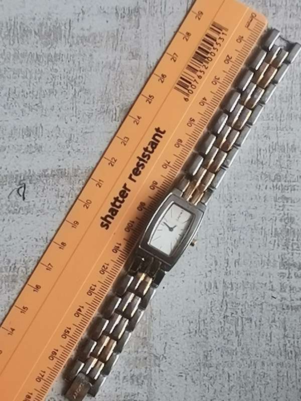 STUNNING LADIES DKNY 2 TONE WATCH IN EXCELLENT WORKING CONDITION