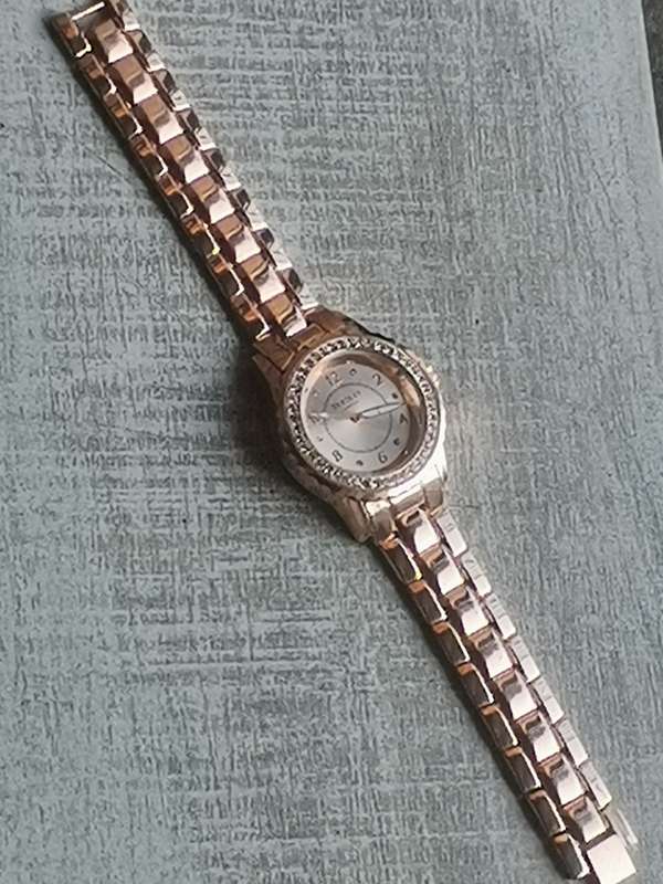 LADIES YARDLEY GOLD PLATED HEAVY WATCH IN EXCELLENT WORKING CONDITION