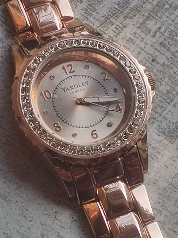 LADIES YARDLEY GOLD PLATED HEAVY WATCH IN EXCELLENT WORKING CONDITION