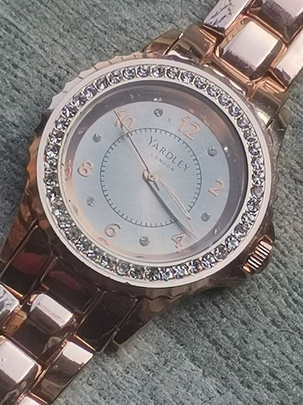 LADIES YARDLEY GOLD PLATED HEAVY WATCH IN EXCELLENT WORKING CONDITION