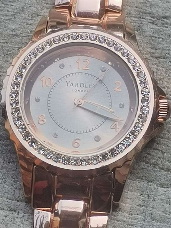 LADIES YARDLEY GOLD PLATED HEAVY WATCH IN EXCELLENT WORKING CONDITION