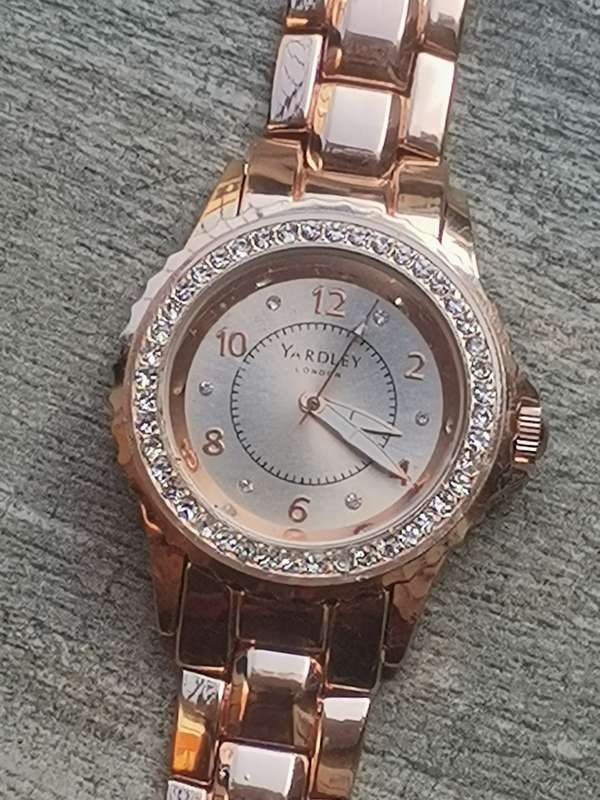 LADIES YARDLEY GOLD PLATED HEAVY WATCH IN EXCELLENT WORKING CONDITION