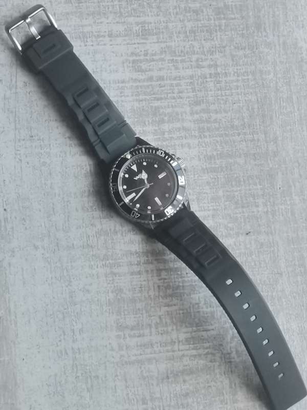 MENS WIN WATCH WITH ROTATING BEZEL IN EXCELLENT WORKING CONDITION