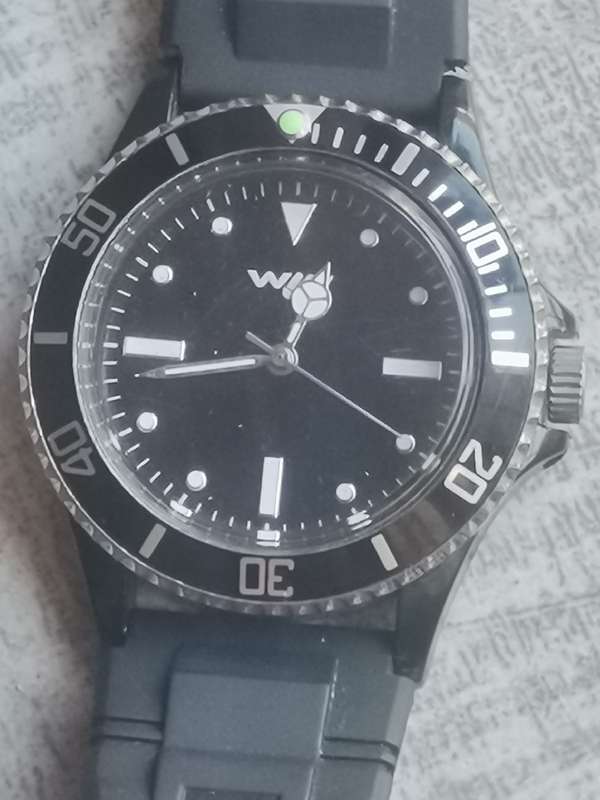 MENS WIN WATCH WITH ROTATING BEZEL IN EXCELLENT WORKING CONDITION