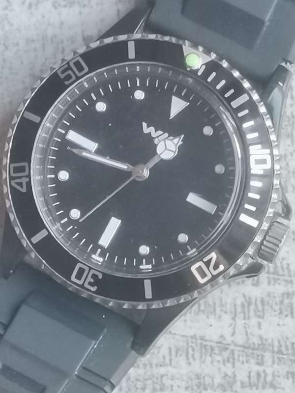 MENS WIN WATCH WITH ROTATING BEZEL IN EXCELLENT WORKING CONDITION