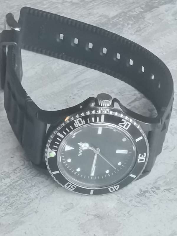 MENS WIN WATCH WITH ROTATING BEZEL IN EXCELLENT WORKING CONDITION