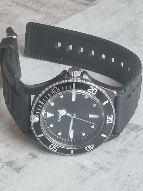 MENS WIN WATCH WITH ROTATING BEZEL IN EXCELLENT WORKING CONDITION