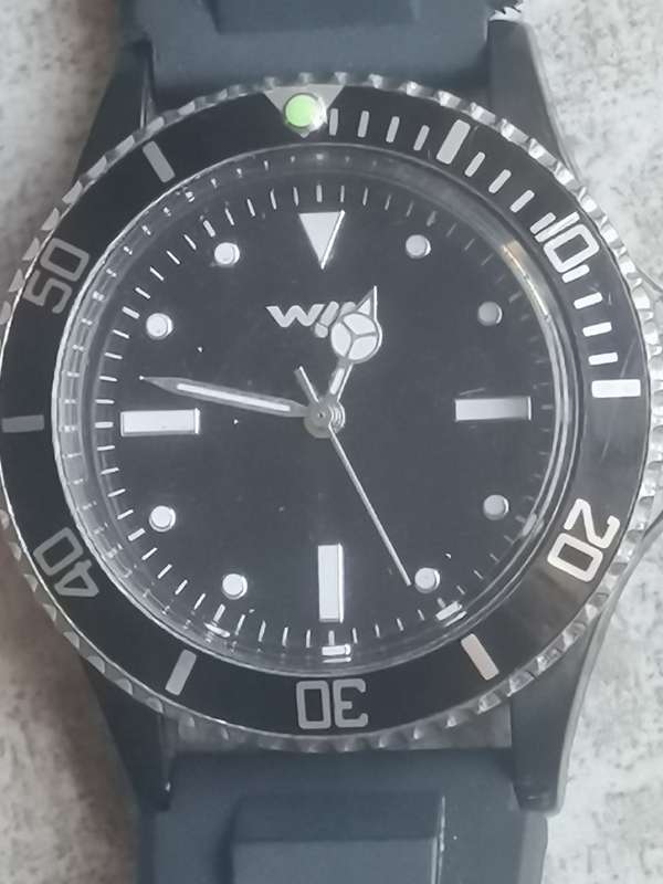 MENS WIN WATCH WITH ROTATING BEZEL IN EXCELLENT WORKING CONDITION