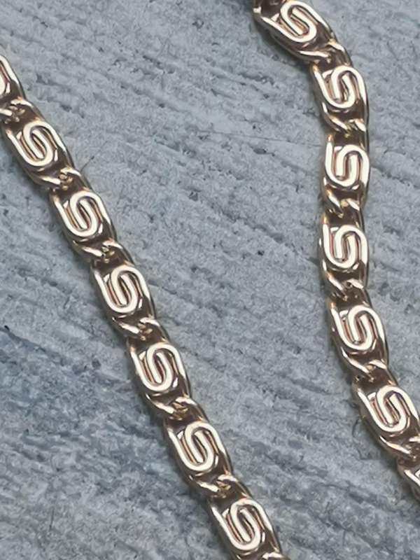 VINTAGE LIMOGES PORCELAIN PENDANT AND GOLD CHAIN