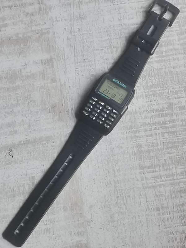 VINTAGE MENS DATA BANK DIGITAL WATCH IN EXCELLENT WORKING CONDITION