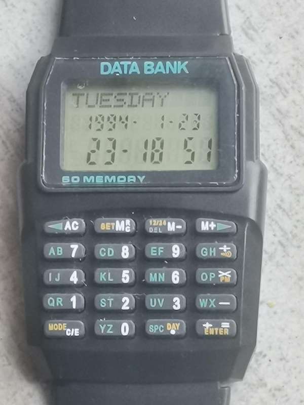 VINTAGE MENS DATA BANK DIGITAL WATCH IN EXCELLENT WORKING CONDITION