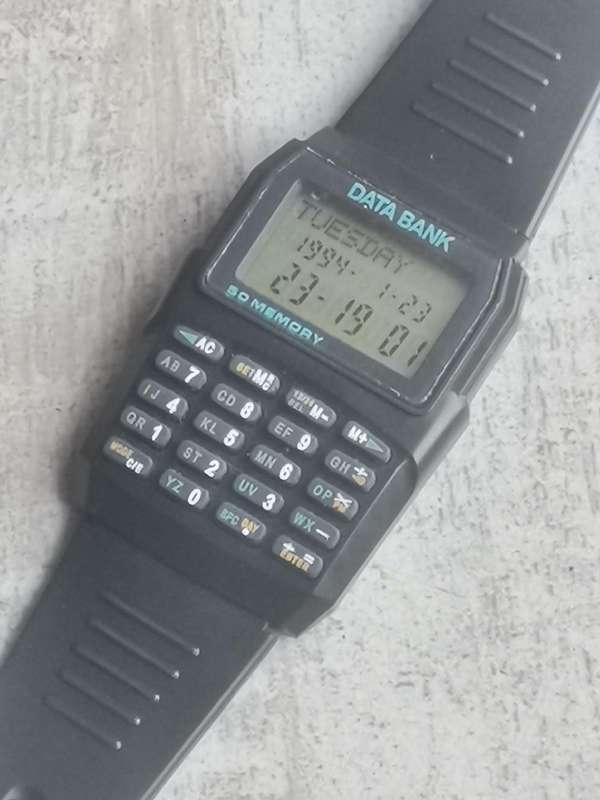 VINTAGE MENS DATA BANK DIGITAL WATCH IN EXCELLENT WORKING CONDITION