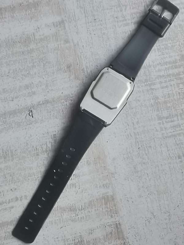 VINTAGE MENS DATA BANK DIGITAL WATCH IN EXCELLENT WORKING CONDITION