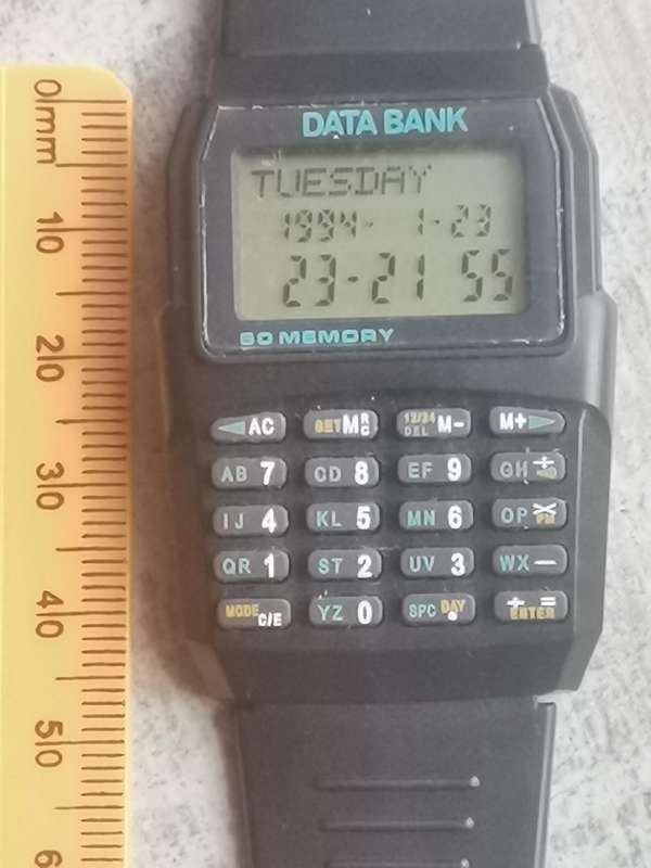 VINTAGE MENS DATA BANK DIGITAL WATCH IN EXCELLENT WORKING CONDITION