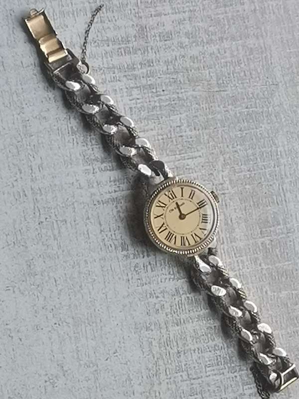 VINTAGE OLD ENGLAND LADIES SWISS MADE WATCH IN EXCELLENT WORKING CONDITION